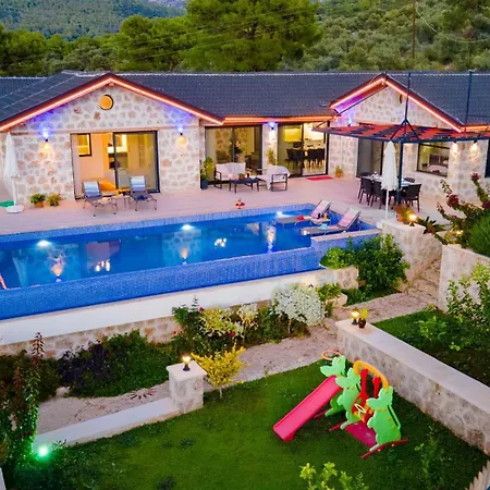 Obelisk Villa *